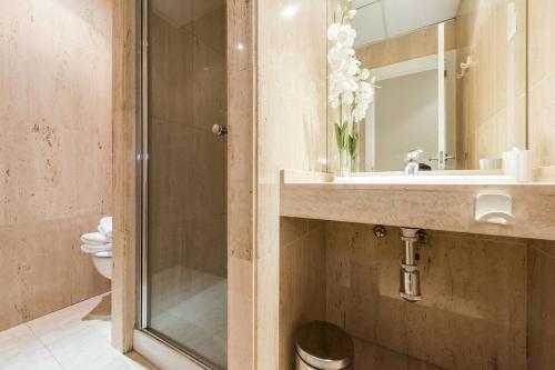 Prado Museum Apartment - image 5