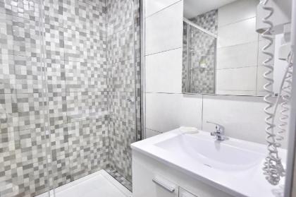 Studio apartment in Gran Via - image 2