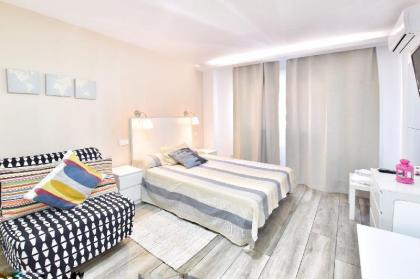 Studio apartment in Gran Via - image 4