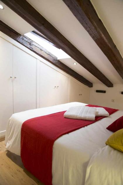 Cómodo Ático en Tirso de molina Madrid