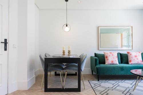 Feelathome Waldorf Suites Apartments - image 4