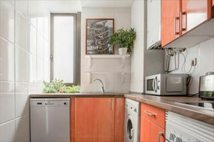 Luxury Apartment Steps from Gran Via - image 3