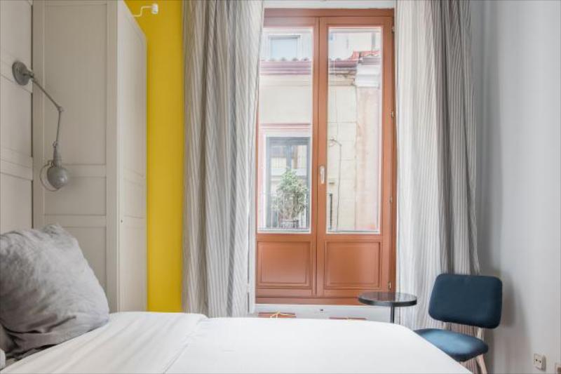Luxury Apartment Steps from Gran Via - image 5