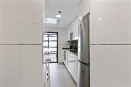Stunning 2 Bed Apt Sleeps 6 nr Adelfas - image 10