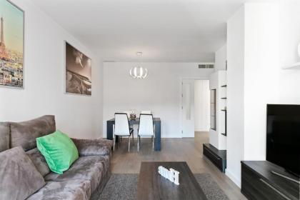 Stunning 2 Bed Apt Sleeps 6 nr Adelfas - image 13