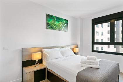 Stunning 2 Bed Apt Sleeps 6 nr Adelfas - image 15