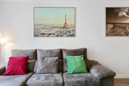 Stunning 2 Bed Apt Sleeps 6 nr Adelfas - image 16
