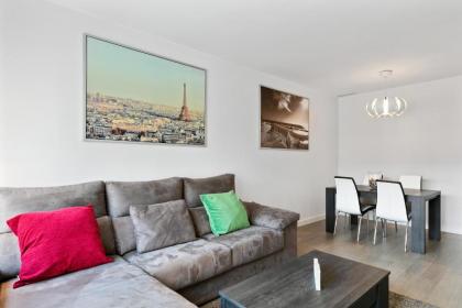 Stunning 2 Bed Apt Sleeps 6 nr Adelfas - image 20