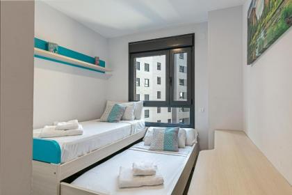 Stunning 2 Bed Apt Sleeps 6 nr Adelfas - image 9
