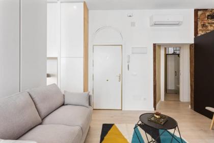 Modern 1 Bed Apt Sleeps 4 nr Lavapies - image 16