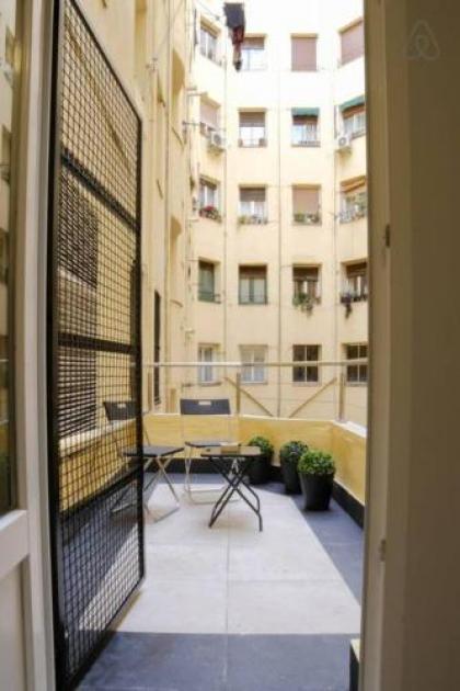 Charming studio in Cuatro Caminos area - image 8