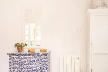 Explore a Walkable Neighborhood around a Comfy Apartment - image 13