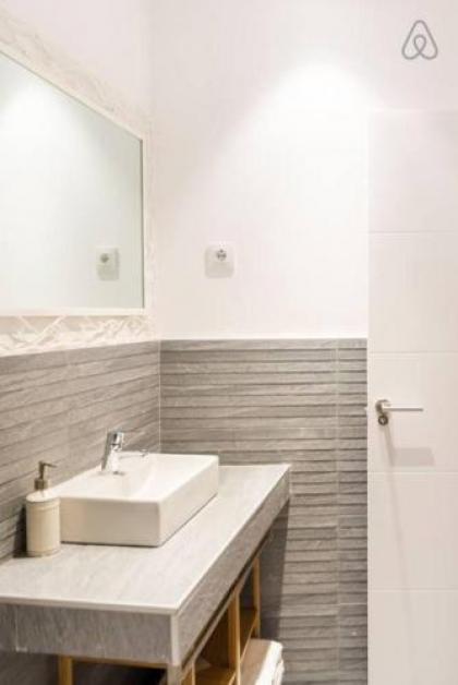 Explore a Walkable Neighborhood around a Comfy Apartment - image 19