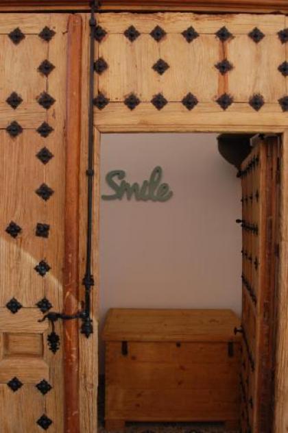 Explore a Walkable Neighborhood around a Comfy Apartment - image 2
