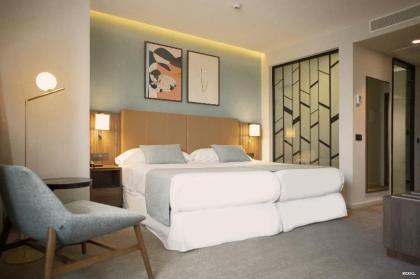 RIU PLAZA ESPANA - image 3