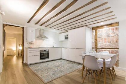 AMAZING APARTMENT IN LA LATINA MADRID+ BALCONY - image 4