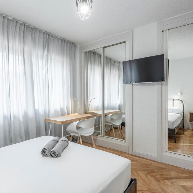 Private room in shared chalet Alameda Osuna - image 7