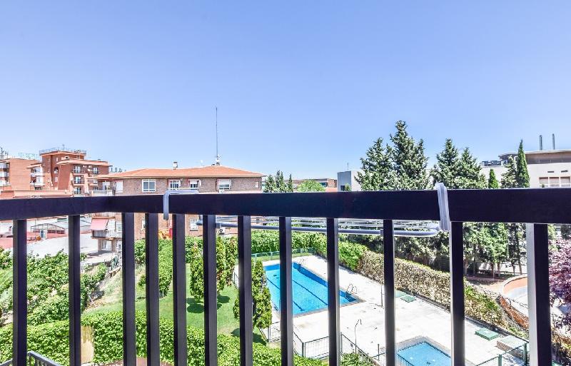 APARTMENTO CON PISCINA 4 PAX BARAJAS AREA - main image