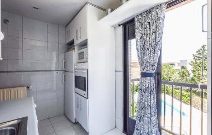 APARTMENTO CON PISCINA 4 PAX BARAJAS AREA - image 2