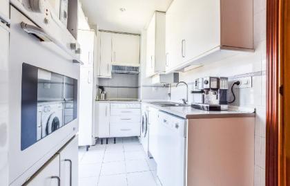 APARTMENTO CON PISCINA 4 PAX BARAJAS AREA - image 4