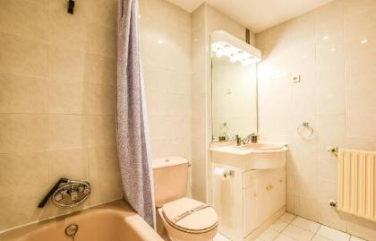 APARTMENTO CON PISCINA 4 PAX BARAJAS AREA - image 5