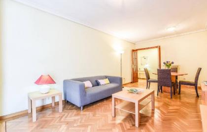 APARTMENTO CON PISCINA 4 PAX BARAJAS AREA - image 6
