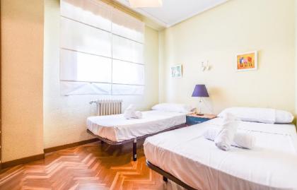 APARTMENTO CON PISCINA 4 PAX BARAJAS AREA - image 8