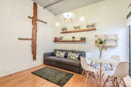 MALASANA  APARTAMENTO CON PATIO 6 PAX - image 11