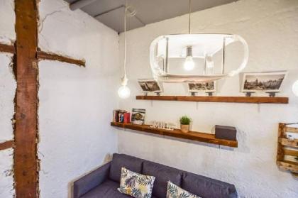 MALASANA  APARTAMENTO CON PATIO 6 PAX - image 12