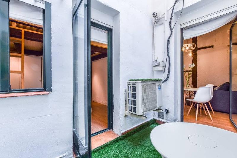 MALASANA  APARTAMENTO CON PATIO 6 PAX - image 2