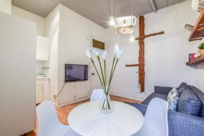 MALASANA  APARTAMENTO CON PATIO 6 PAX - image 4