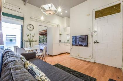 MALASANA  APARTAMENTO CON PATIO 6 PAX - image 7