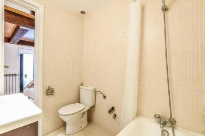 MALASANA  APARTAMENTO CON PATIO 6 PAX - image 9
