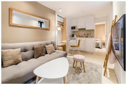 Apartamentos Madrid Rio - image 29