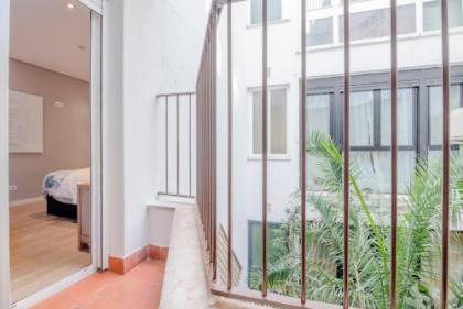 Descalzas Reales Apartment - image 4