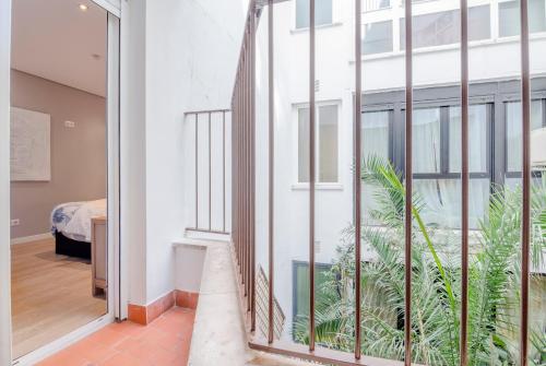 Descalzas Reales Apartment - image 4
