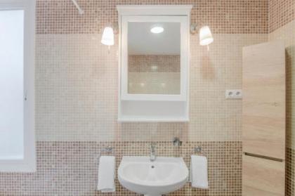 Descalzas Reales Apartment - image 8