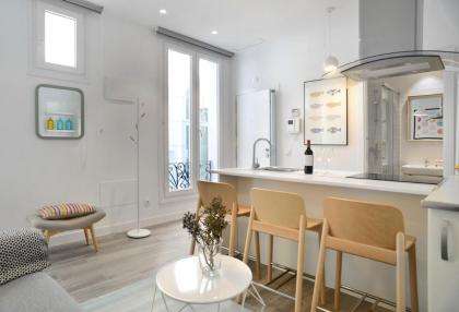 Aspasios Gran Via Apartments - image 17