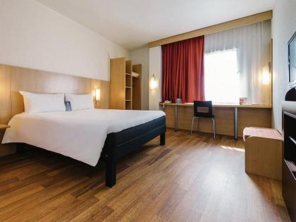 ibis Madrid Centro - image 1
