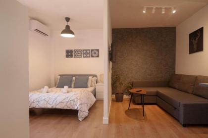 Cozy and Convenient Studio Near Airport - image 2