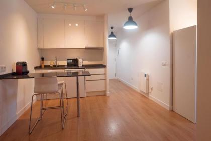Cozy and Convenient Studio Near Airport - image 4