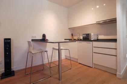 Cozy and Convenient Studio Near Airport - image 6