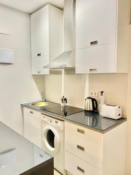 Madrid Binefar Aparment - image 9