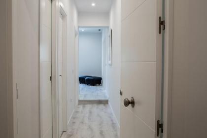 Modern 3BDR 2Bath in La Latina 10mins to metro - image 10