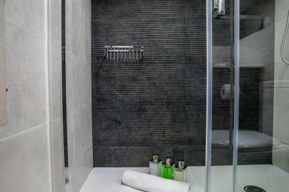 Modern 3BDR 2Bath in La Latina 10mins to metro - image 18