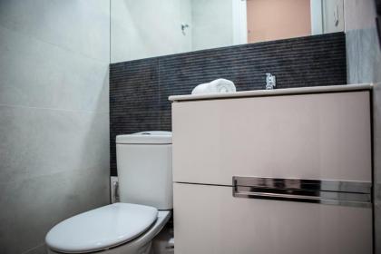 Modern 3BDR 2Bath in La Latina 10mins to metro - image 19