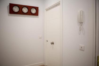 Modern 3BDR 2Bath in La Latina 10mins to metro - image 6