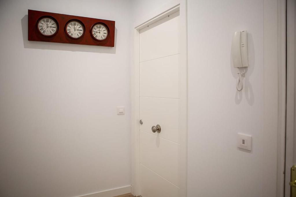 Modern 3BDR 2Bath in La Latina 10mins to metro - image 6
