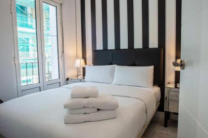 Modern 3BDR 2Bath in La Latina 10mins to metro - image 9