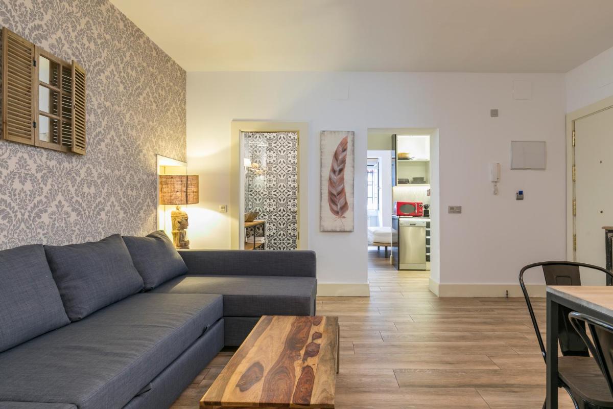 HOMEABOUT DIEGO DE LEÓN Apartment I - main image